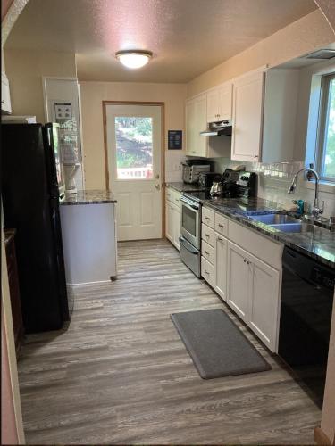 Ridge View Retreat 3 Bed 2 Bath Vacation home in Lake Wenatchee — 4-Star Luxury Hotel in Leavenworth, United States