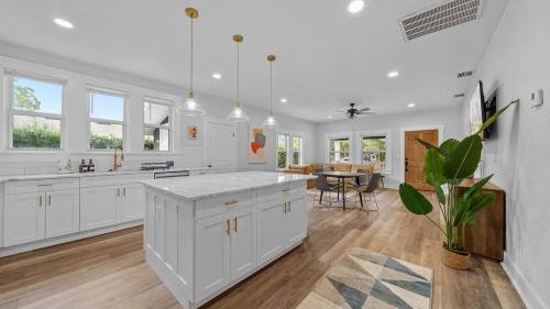 Mid Century Modern Retreat by Coffee Food Shops in Tampa, United States