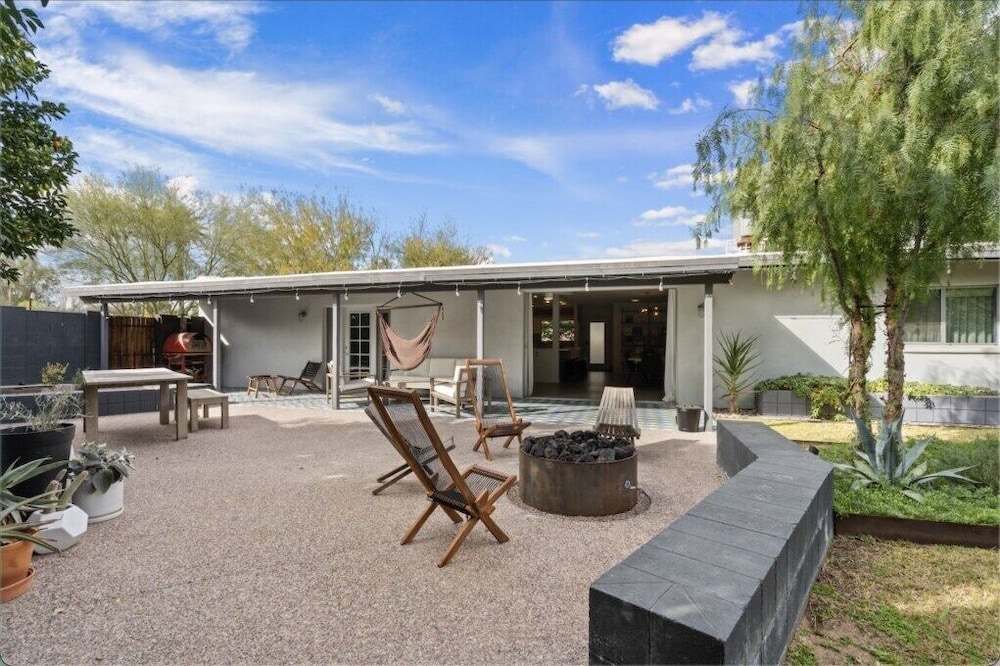 Mid Century Stunner By Homeslice Stays - photo 17