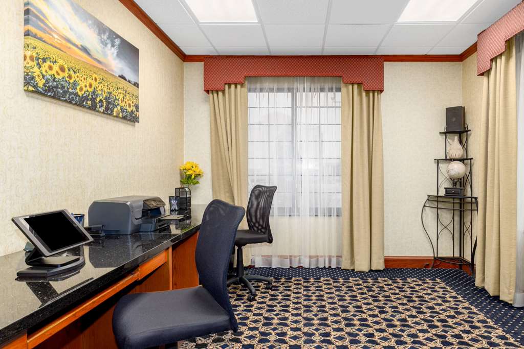 Baymont by Wyndham Pratt - photo 35