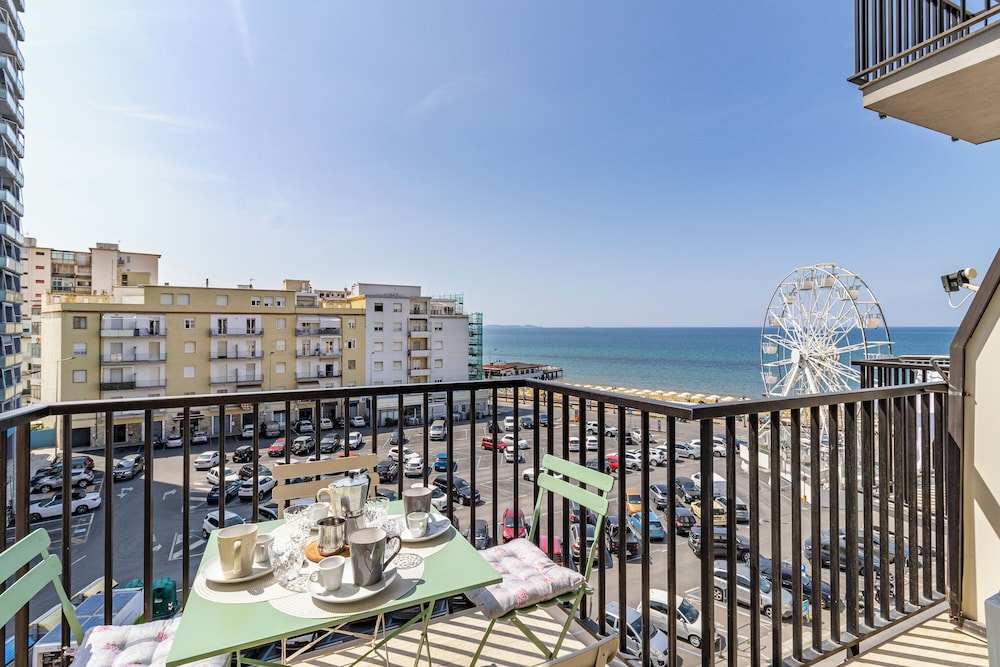 Bedo House Beach Front — 4-Star Luxury Hotel in Follonica, Italy