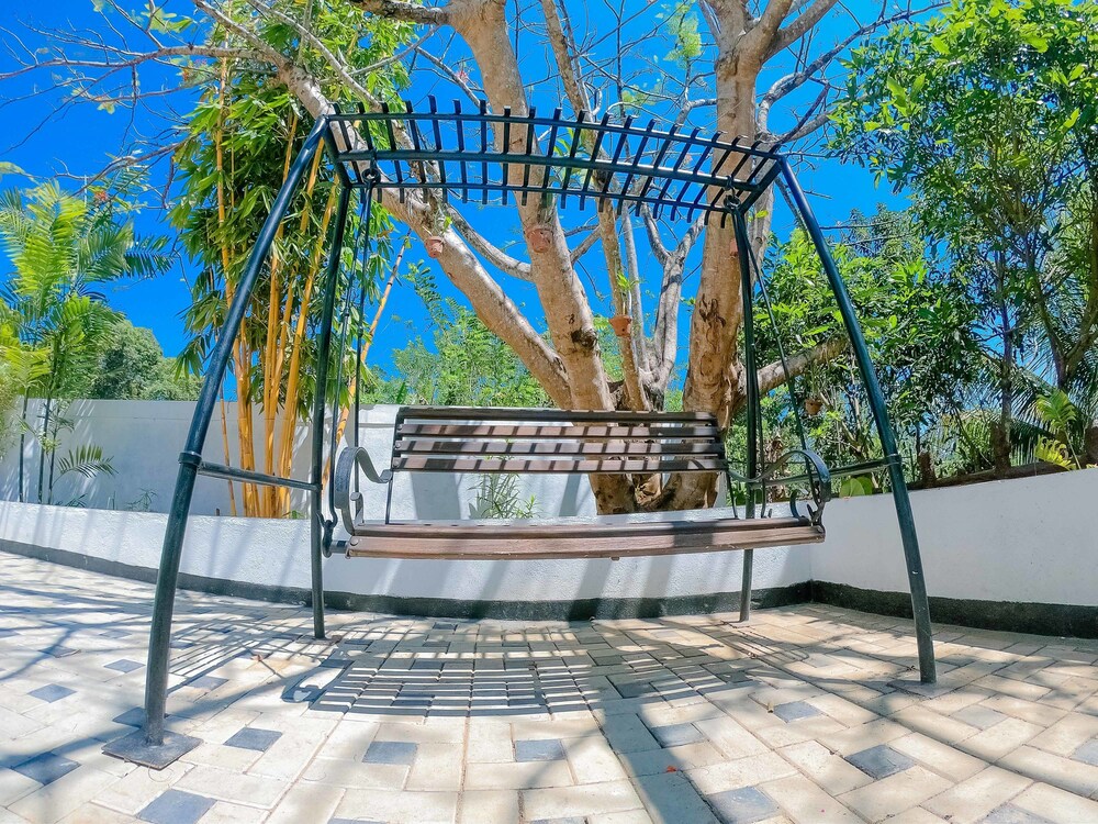 Pearl White Palace - carbon neutral hotel in Kandy