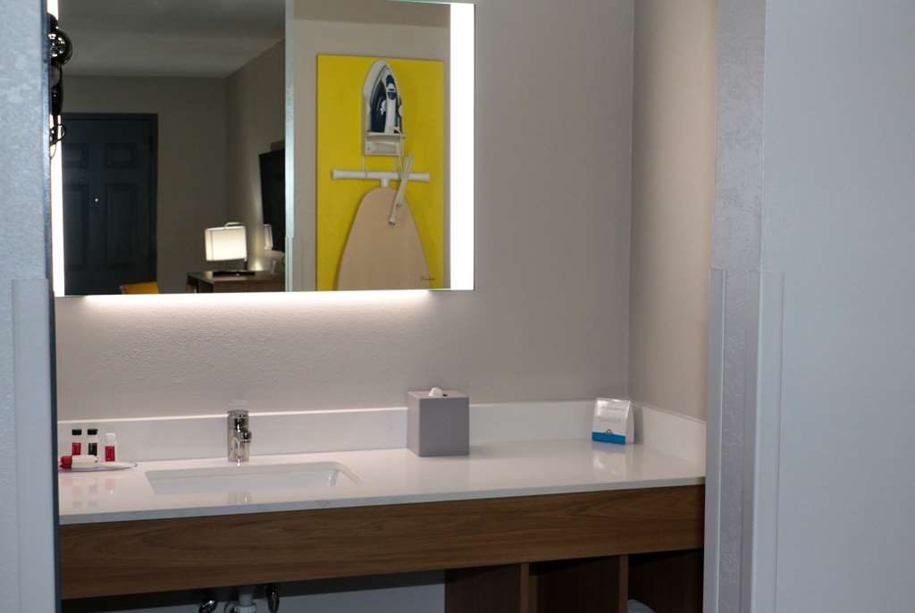 Days Inn by Wyndham Farmville - photo 23
