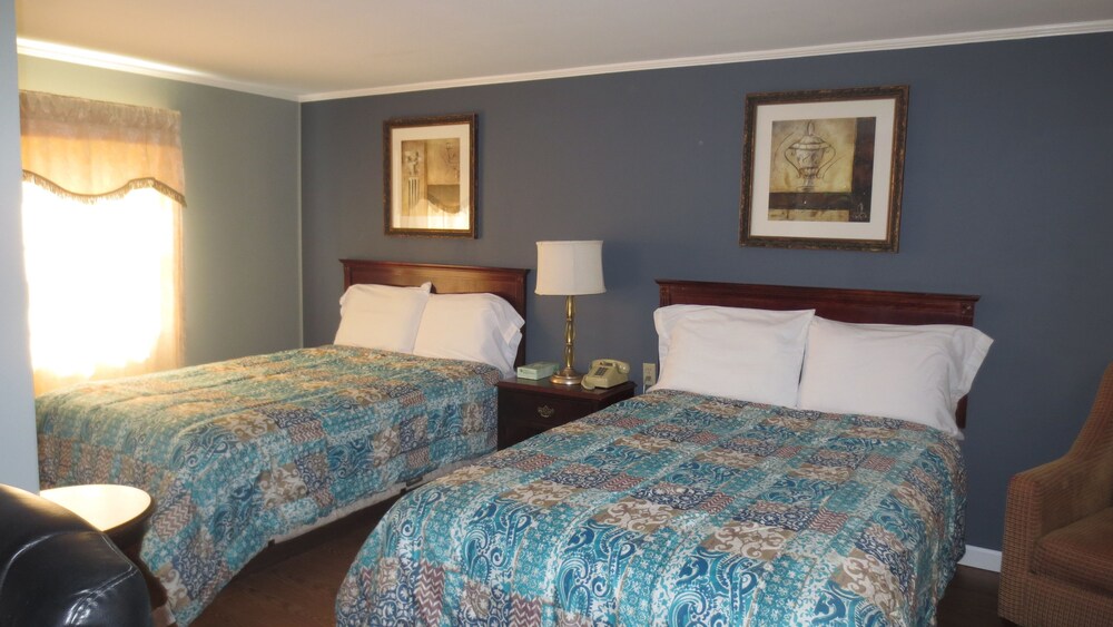 The Villager Motel - photo 22