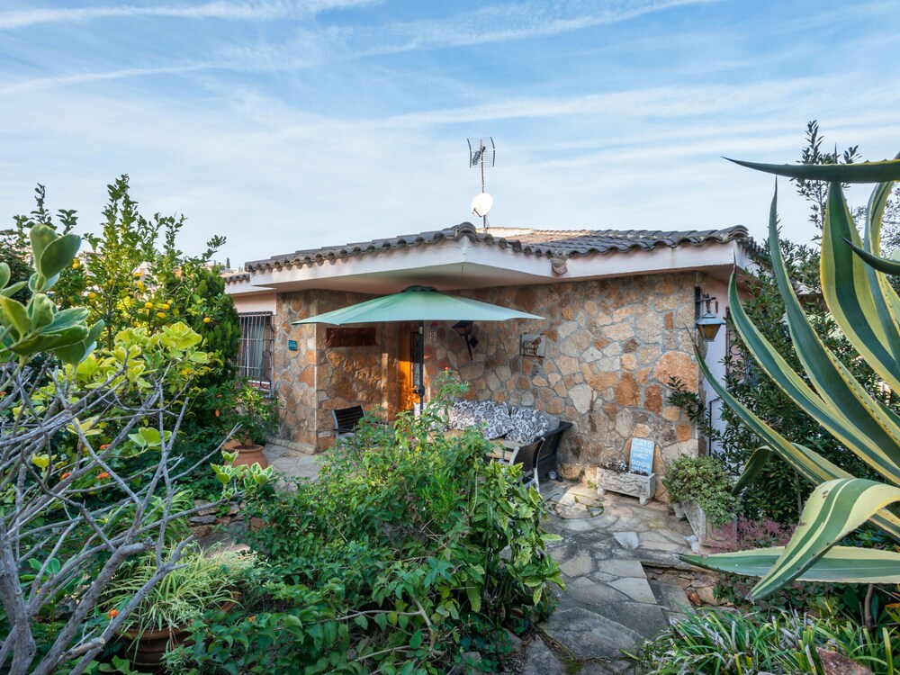 Cala Canyelles Holidays Apartments — 4-Star Luxury Hotel in Lloret De Mar, Spain