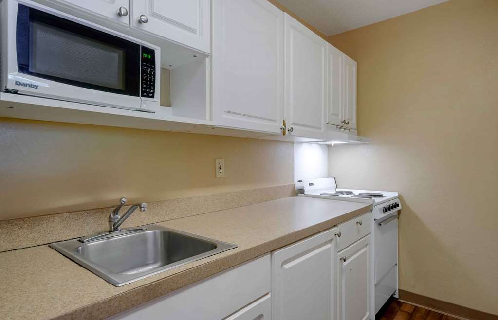 Extended Stay America Select Suites Tampa Airport Memorial - photo 17