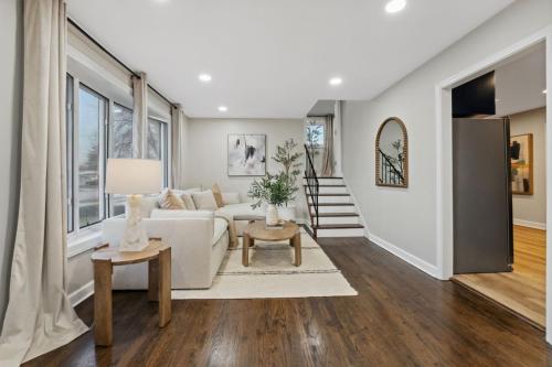 Elevated Stay 3br In Addison — Addison