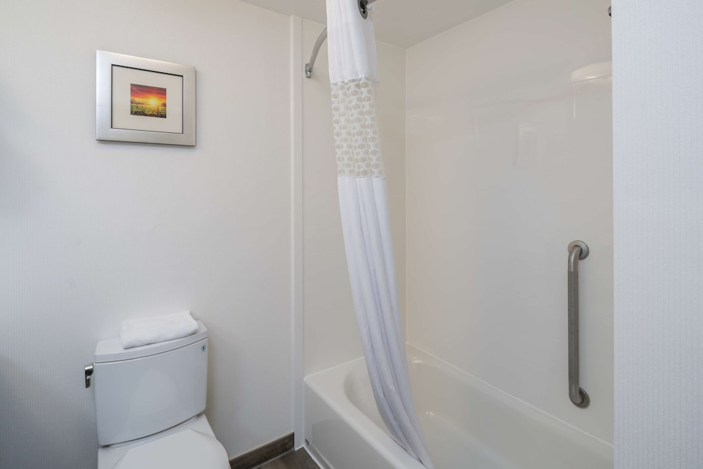 Hampton Inn Livermore - photo 22