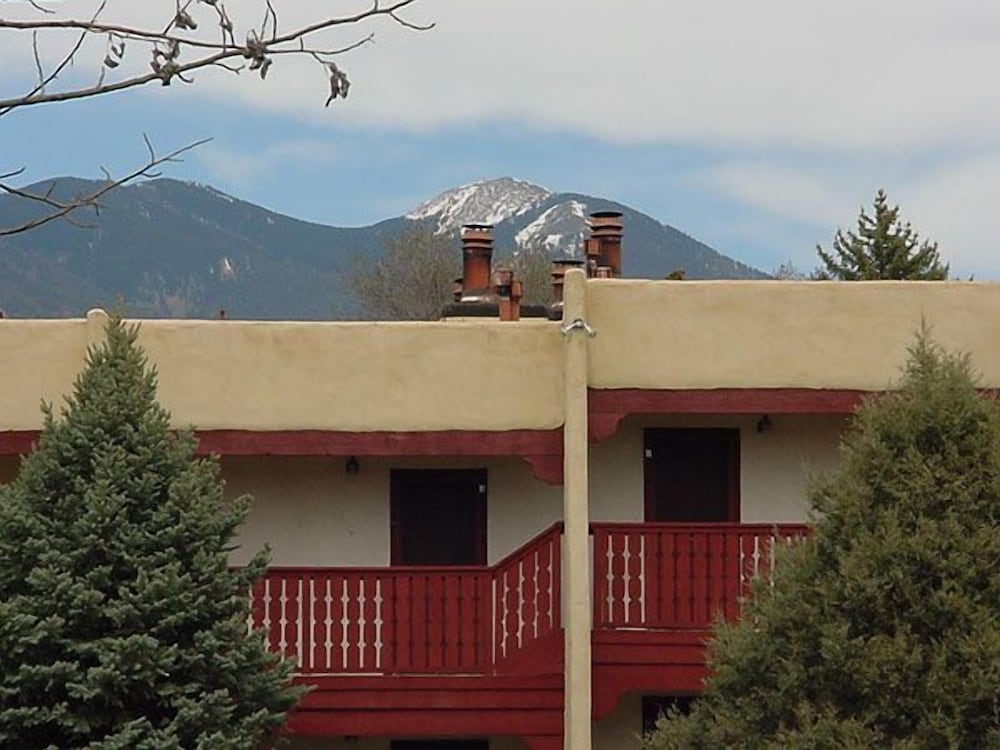El Pueblo Lodge - photo 74