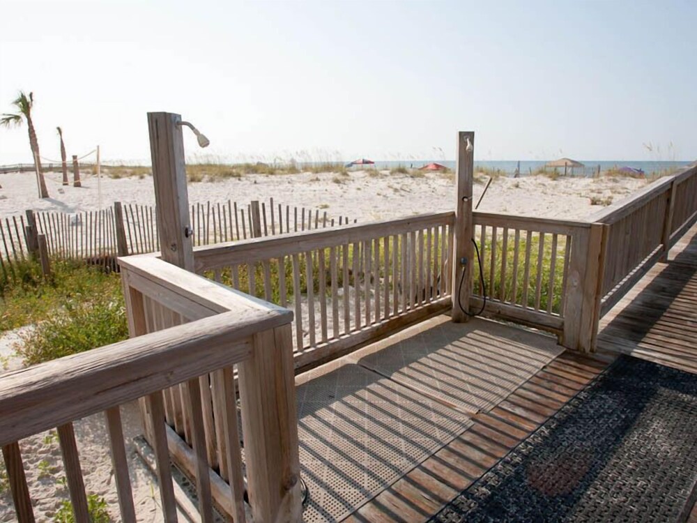 Island Tower 2602PH 4 Br Condo - photo 15