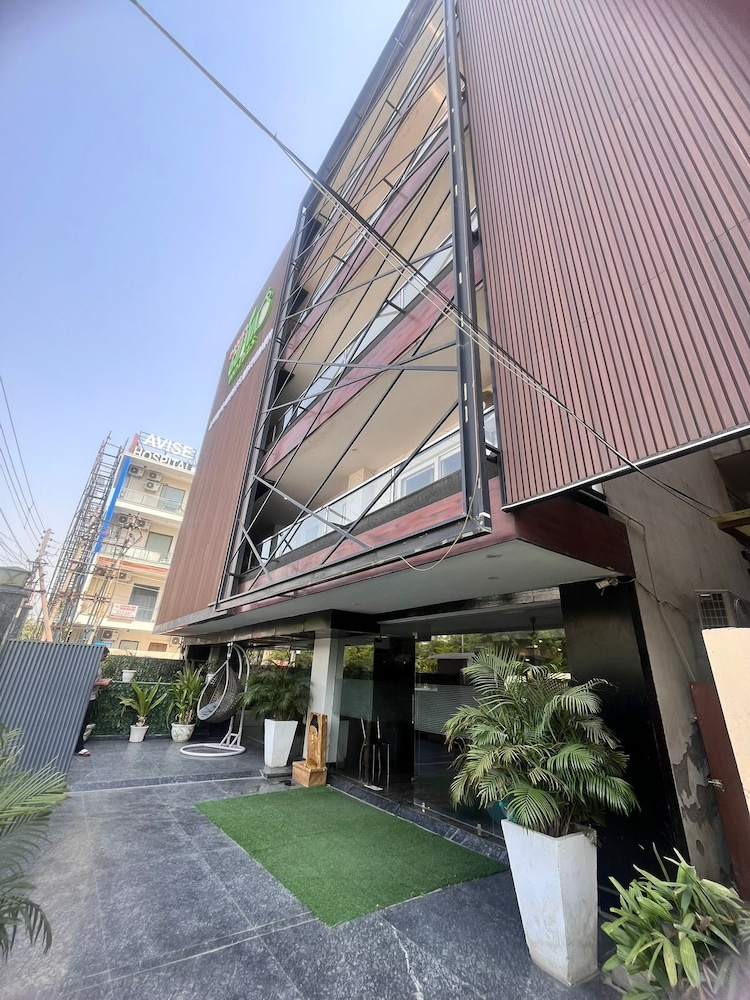 Pink Guava - carbon neutral hotel in Gurgaon