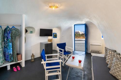 Blue Vice Imerovigli in Mesaria, Greece