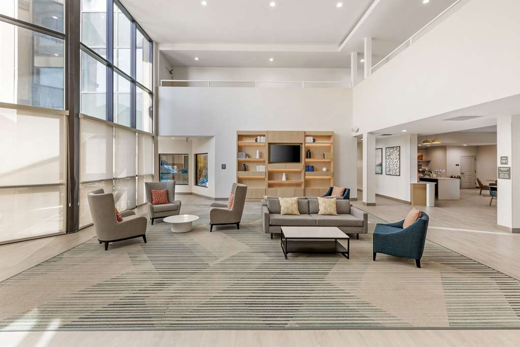 La Quinta Inn & Suites by Wyndham Verona - photo 3