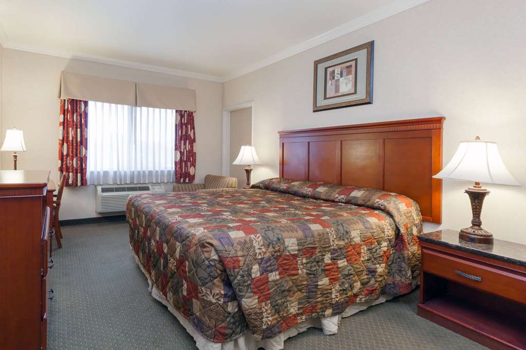 Howard Johnson By Wyndham Bakersfield CA - photo 8