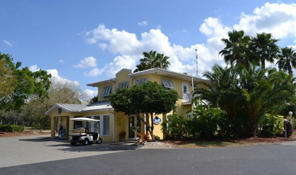 Winter Quarters Encore Manatee RV Resort - photo 24