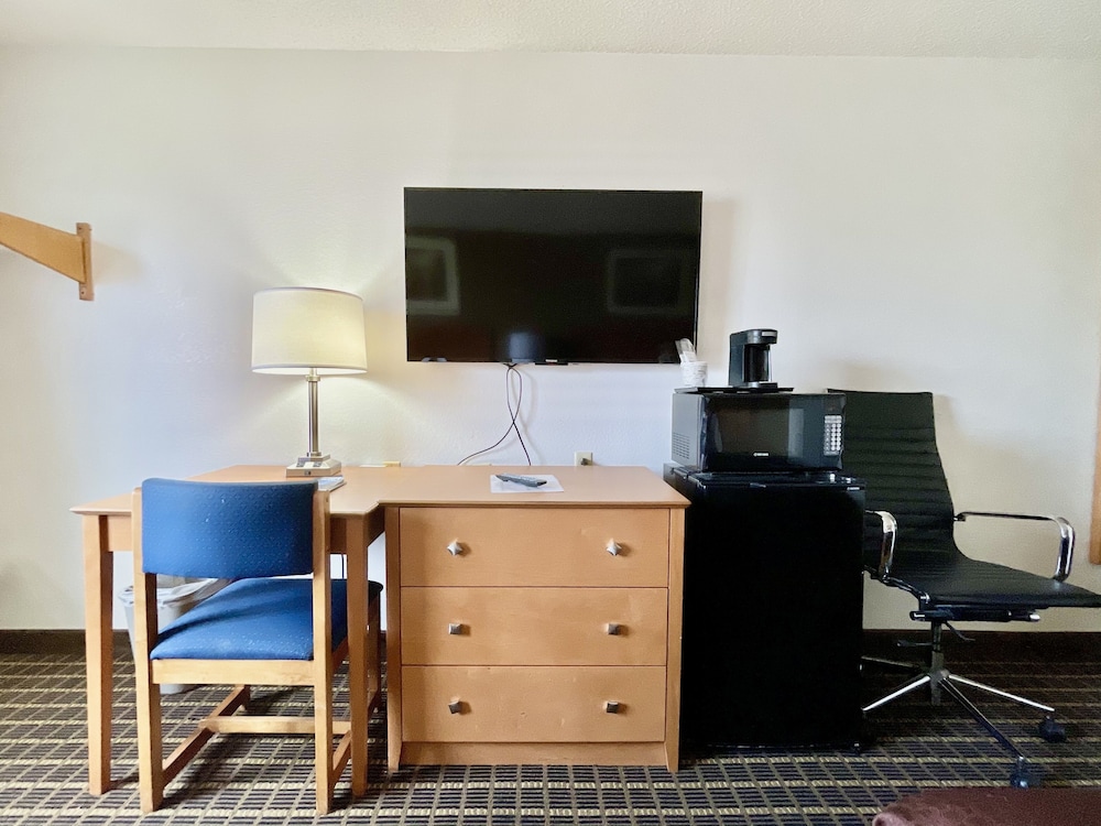 Econo Lodge Quincy - photo 6