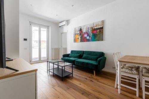 La Dolce Vita Luxury Stylish Flat in Trastevere 60sqm — 4-Star Luxury Hotel in Rome, Italy