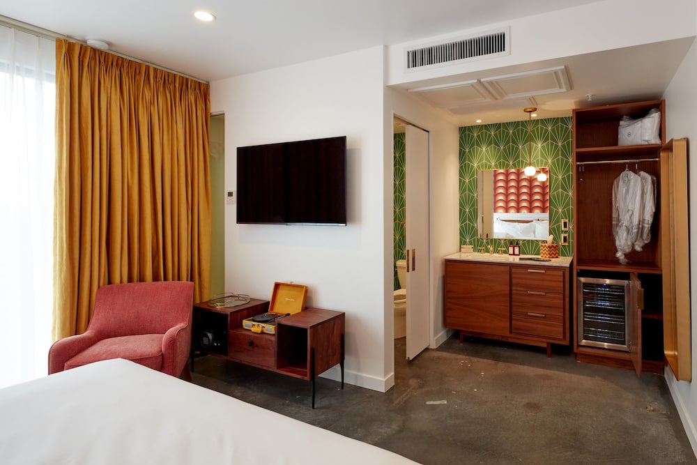 Rise Uptown Hotel - photo 24