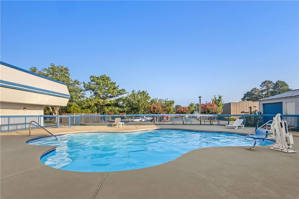 Super 8 by Wyndham Commerce - photo 13