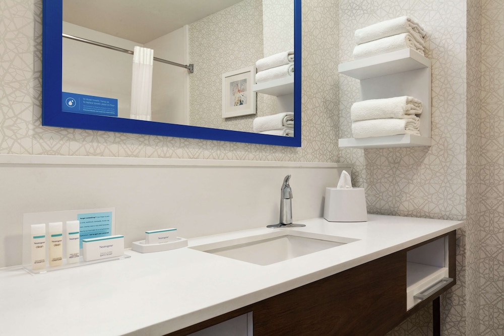Hampton Inn Tracy - photo 17