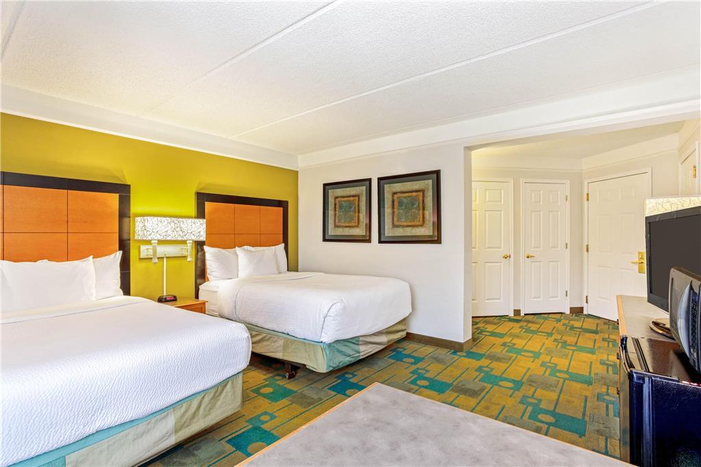 La Quinta Inn & Suites by Wyndham Orlando I Drive Conv Ctr - photo 32