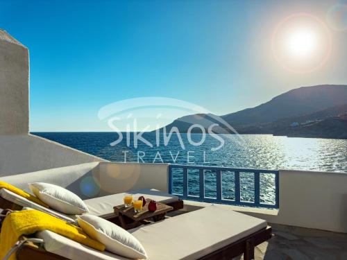 Traditional Seafront Family House — 4-Star Luxury Hotel in Sikinos, Greece