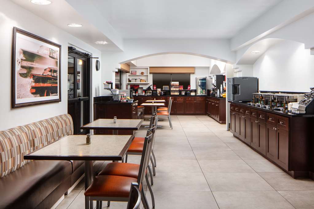 Best Western Plus King's Inn & Suites - photo 5