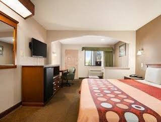 Super 8 by Wyndham Baton Rouge I 12