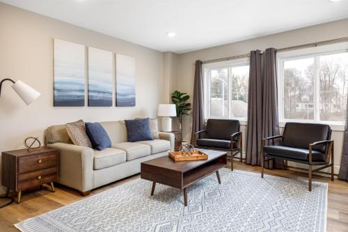 Large Apt Downtown AC Beach Shops Walk — 4-Star Luxury Hotel in Traverse City, United States