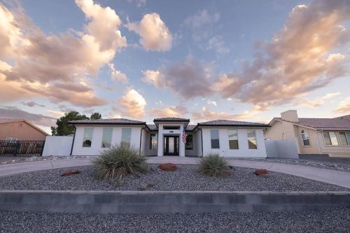 Desert Ranchhouse — Page