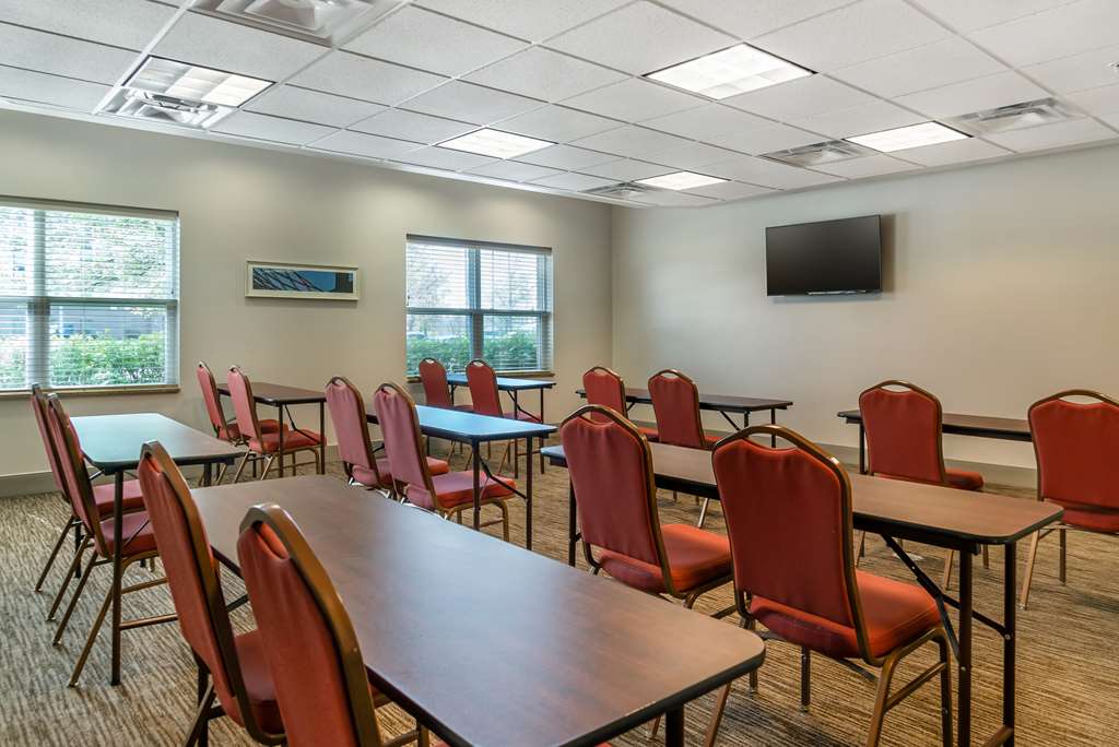 Country Inn & Suites by Radisson Rossford Toledo South - photo 43