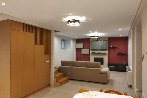Afroditis's & Makis's apartment 2 — 4-Star Luxury Hotel in Leonidio, Greece