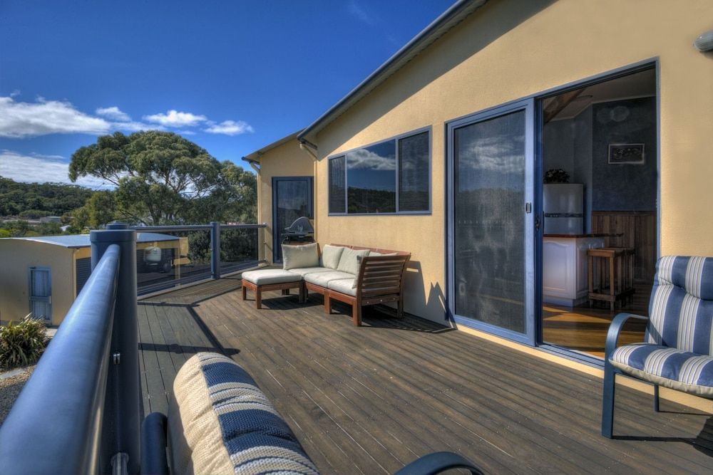 Mayakitana Overlooking the golf course — Coles Bay — photo 2