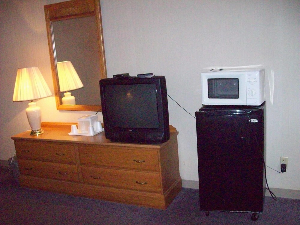 Courtesy Inn - photo 7