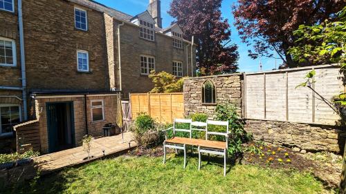 Cosy 17th Century Cotswold Cottage 3 Bedroom Chipping Norton Borough Cottage — 5-Star Luxury Hotel in Chipping Norton, United Kingdom