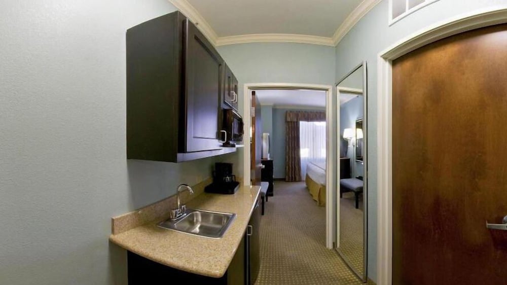 Holiday Inn Express Hotel & Suites Vernon College Area by IHG - photo 31