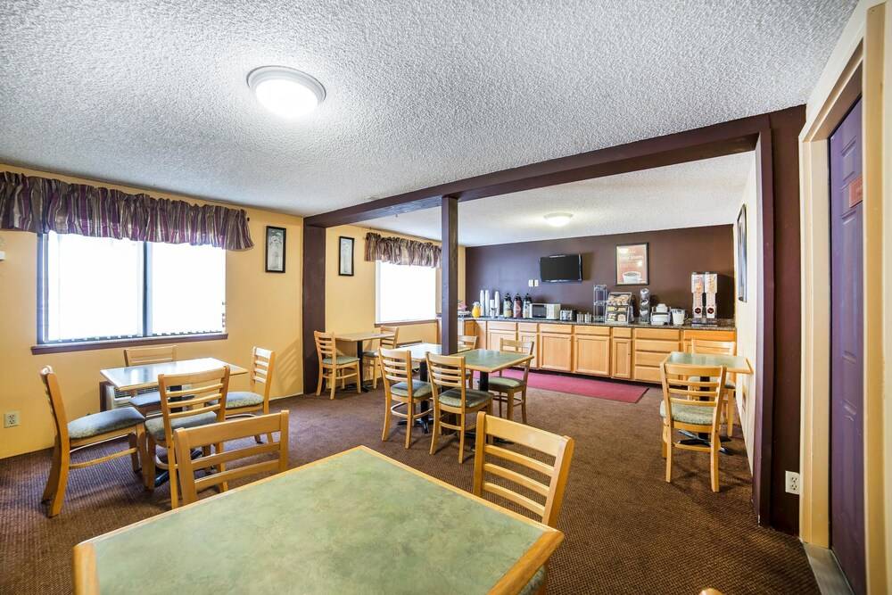 Grizzly Inn Evanston - photo 32