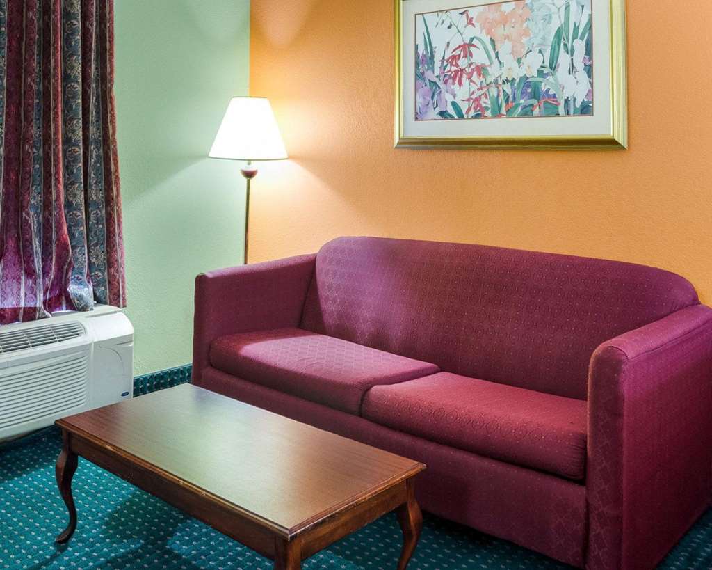 Econo Lodge Canton I 55 - photo 19