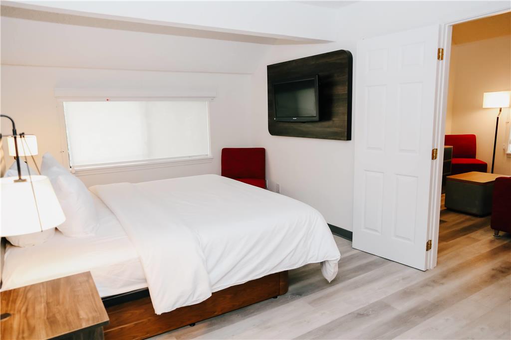 Hawthorn Suites by Wyndham Tinton Falls - photo 30
