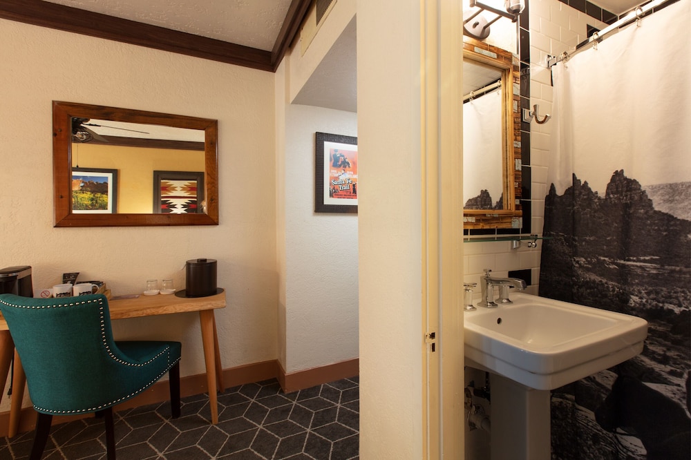 Hotel El Rancho - photo 11