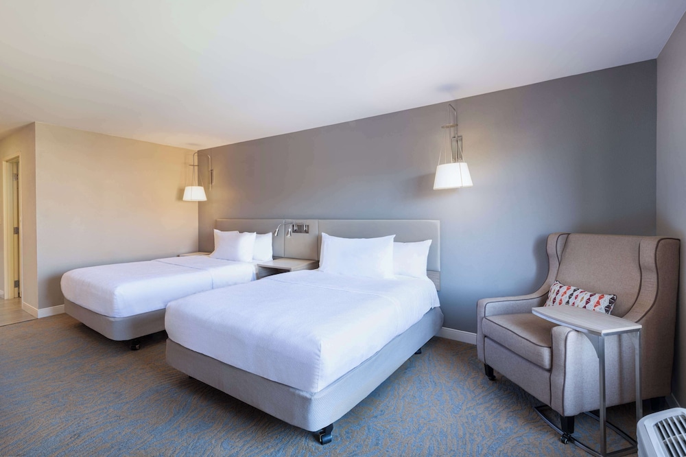 Hilton Garden Inn St. Charles - photo 5