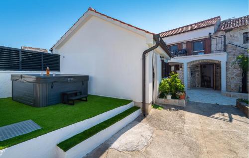 Lovely Home In Slivnica With Wifi — 4-Star Luxury Hotel in Posedarje, Croatia
