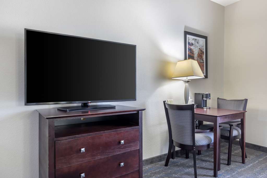 Best Western Plus Mansfield Inn & Suites - photo 30