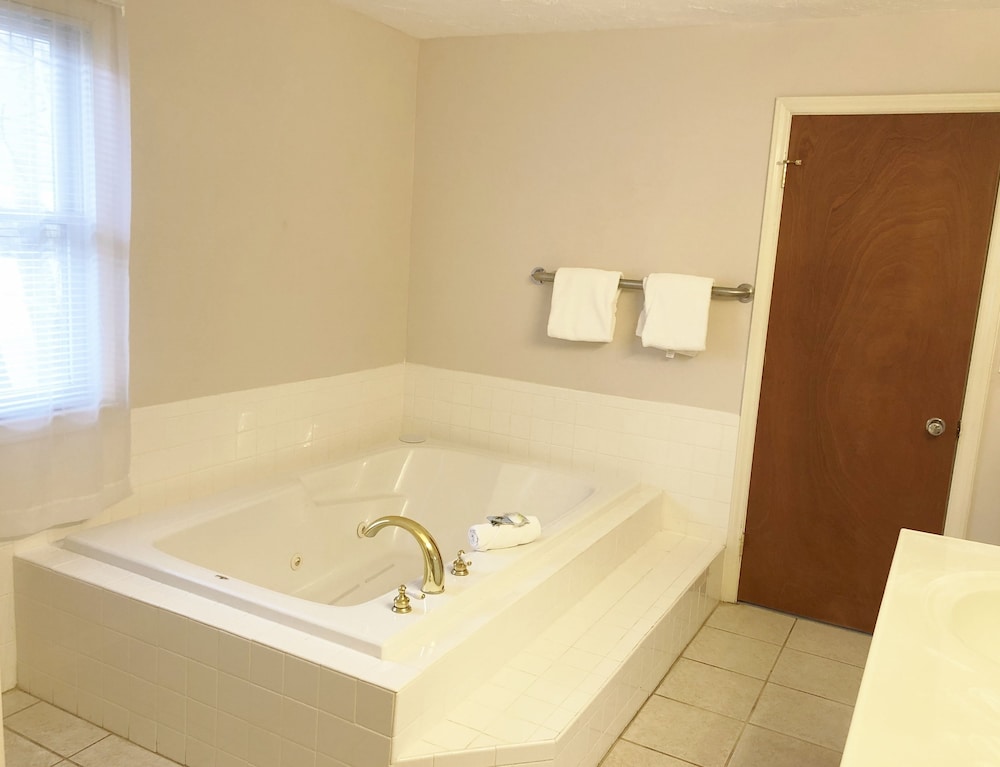 Meadowlark Motel with Restaurant & Bar - photo 10