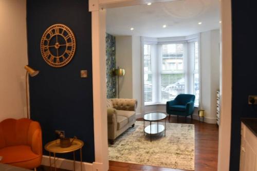 The Cheltenham stylish 1 bed Victorian apartment