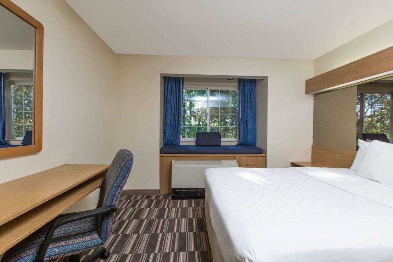 Baymont Inn & Suites by Wyndham Anchorage Airport - photo 3