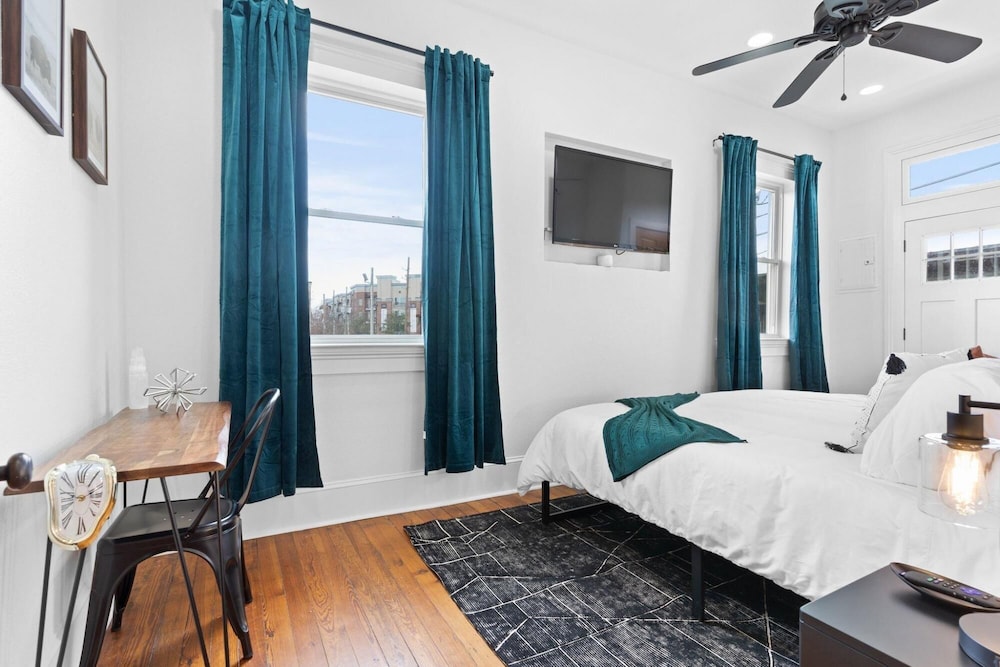 Mid City 2BR w Balcony Near Canal Streetcar - photo 18