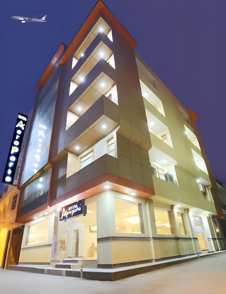 Hotel Aeroporto — 4-Star Luxury Hotel in New Delhi, India
