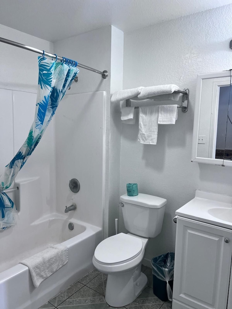OYO Garden Inn and Suites Pearsall I 35 East - photo 23