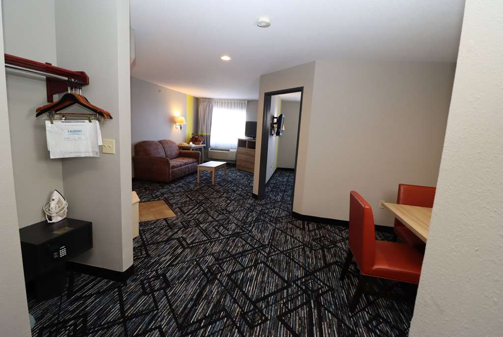Super 8 by Wyndham Perryville - photo 25